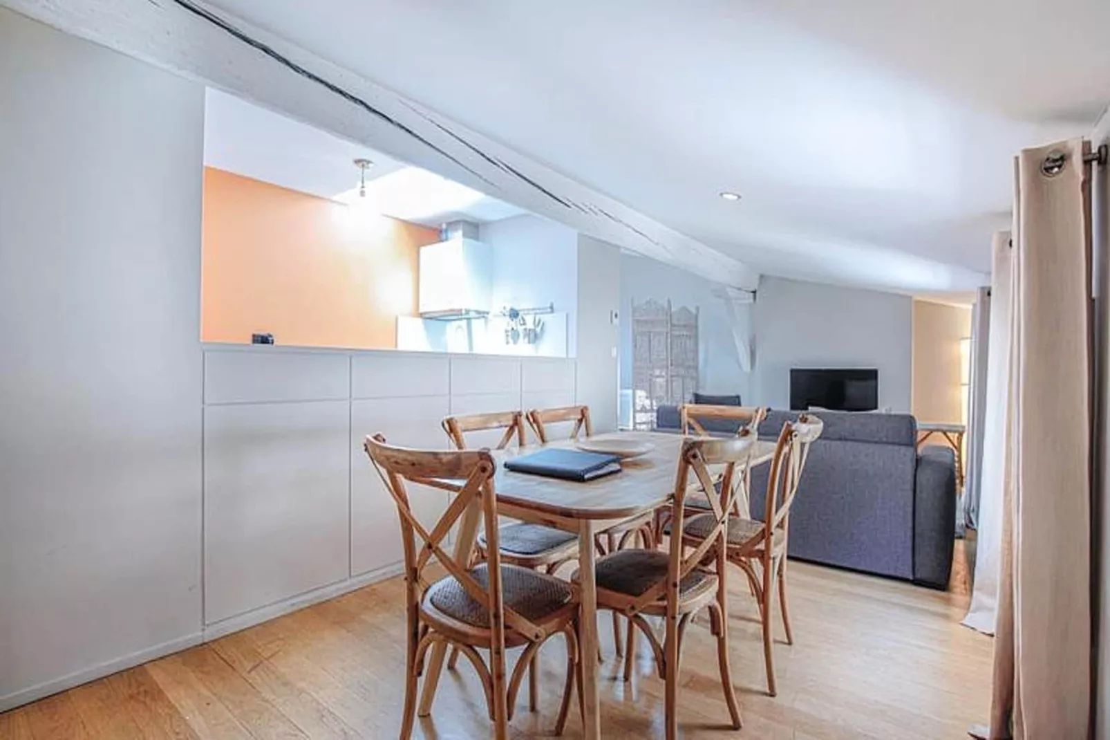 Superbe T2 De Qualit&eacute; Et R&eacute;nov&eacute;, Au Jardin Public, Pour 4 Personnes-Woonkamer