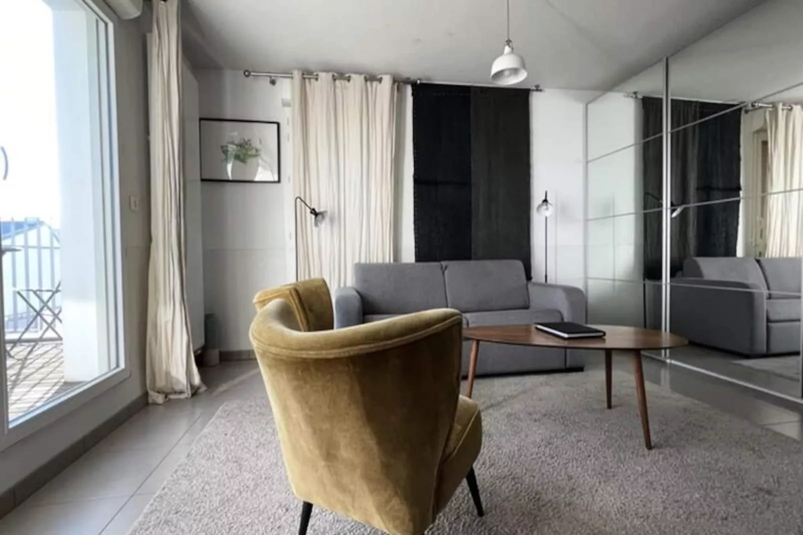 Spacieux Appartement Remarquablement Lumineux Avec Parking &agrave; La Cit&eacute; Du Vin-Image-tags.