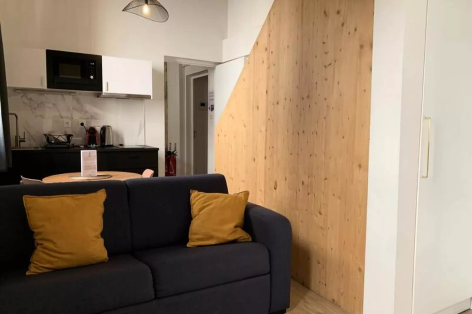 Duplex Confortable Dans La Belle Pierre Plac&eacute; Au Porte De La Gare St-jean-Woonkamer