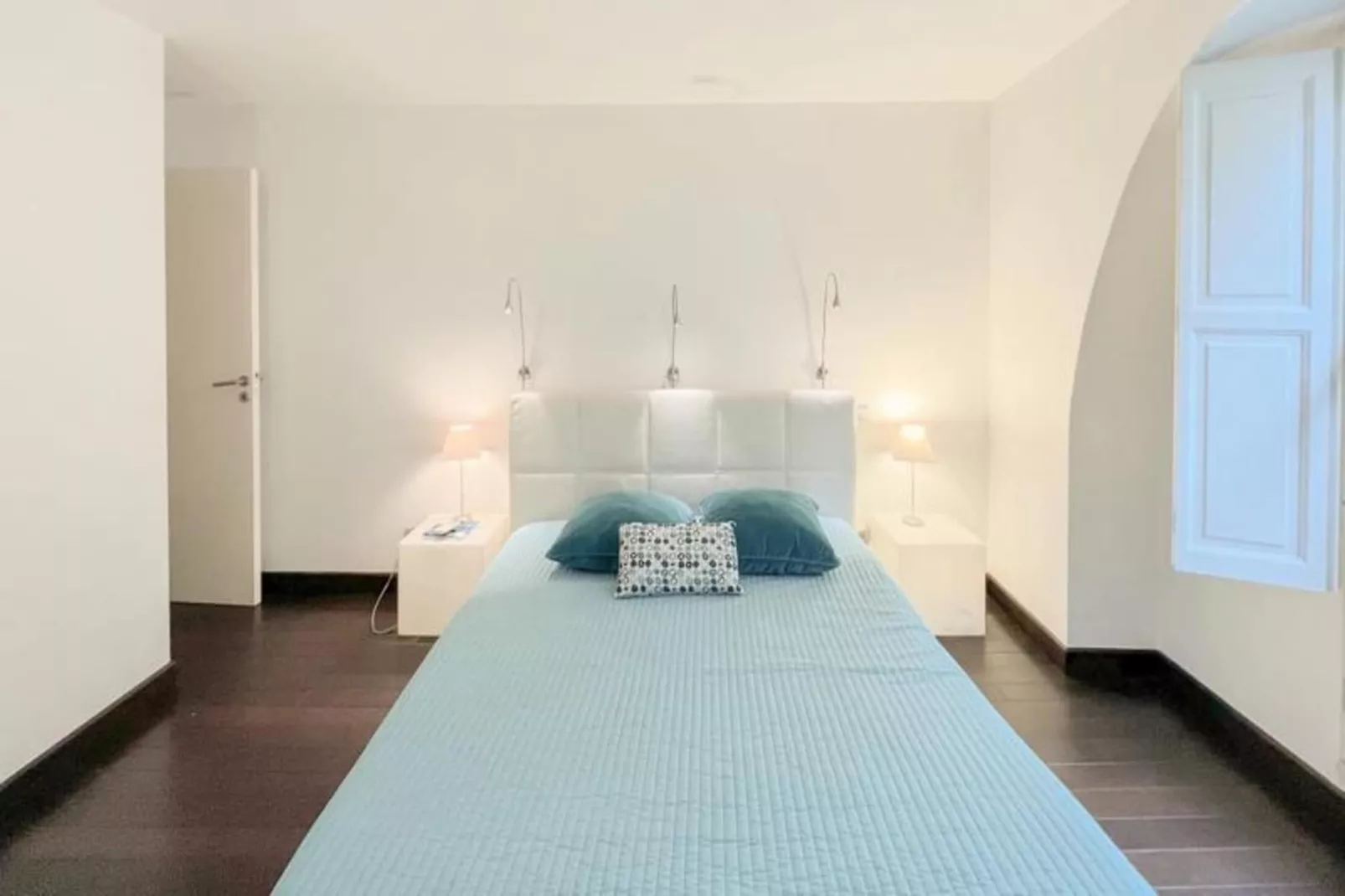 Appartement De Haut Standing Authentique Situ&eacute; Au Coeur Du Triangle D'or-Buitenkant zomer