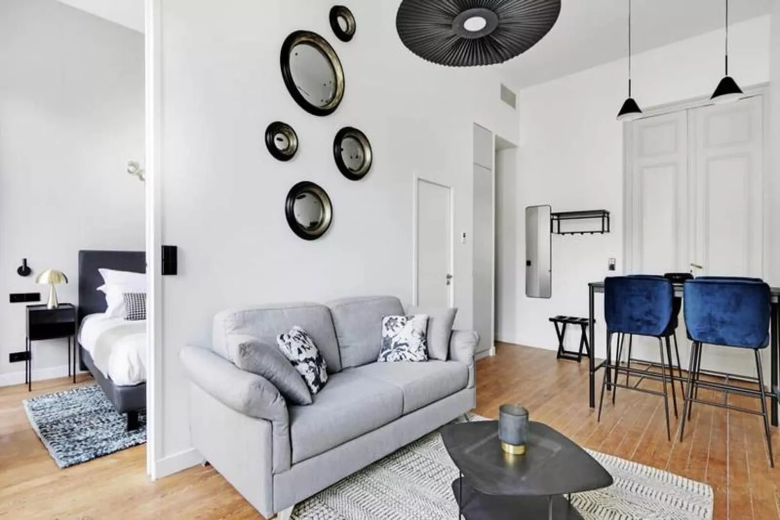 Maison Labruy&egrave;re - Suite Aviau-Buitenkant zomer