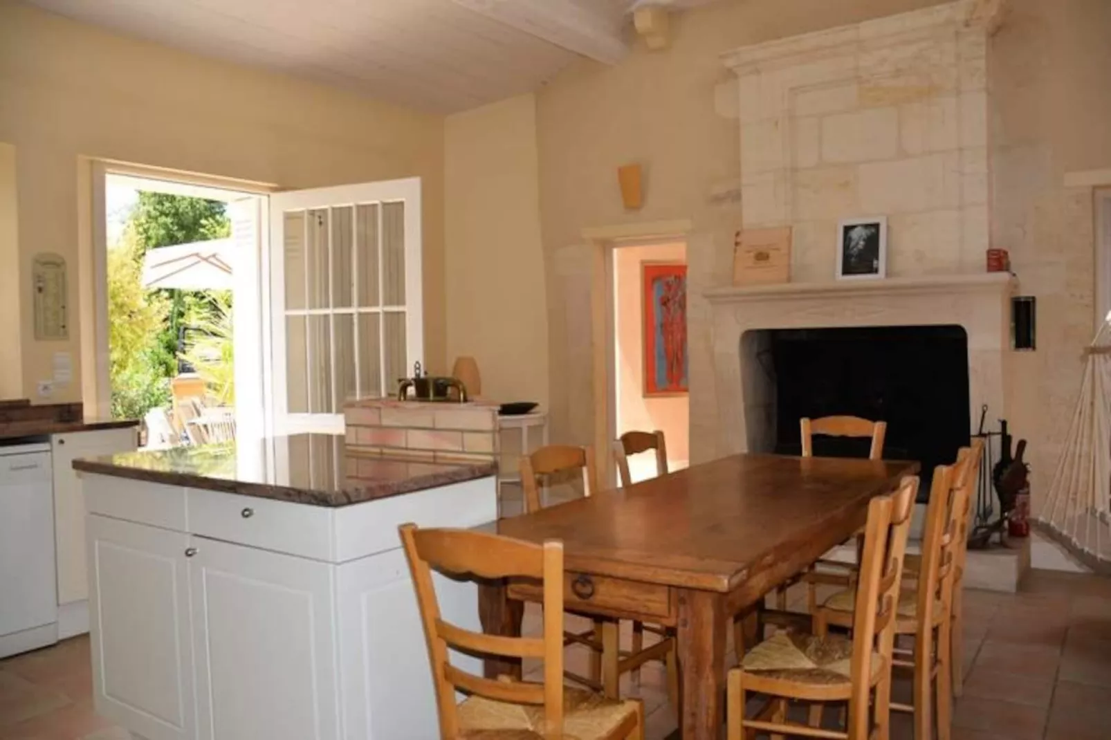 Ch&acirc;teau La Tuili&egrave;re: Villa Avec Piscine Au Milieu De Son Vignoble-Image-tags.