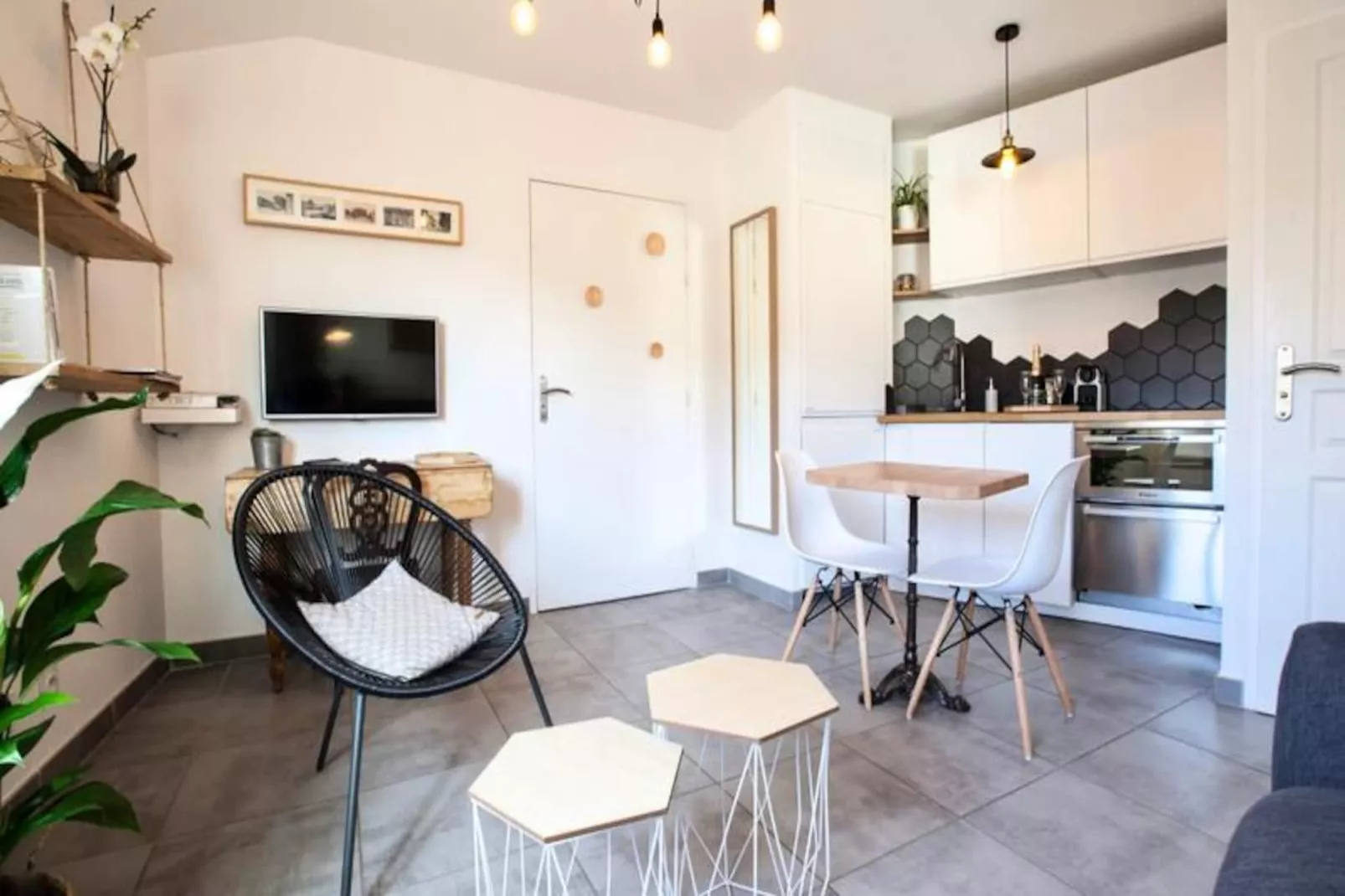 Les Toits De L'argenterie-Image-tags.