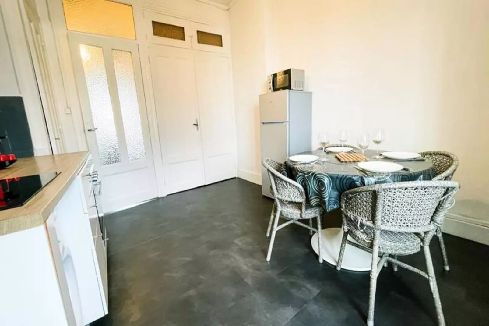 Pretty Light In Grenoble ☀ T2-Eetkamer