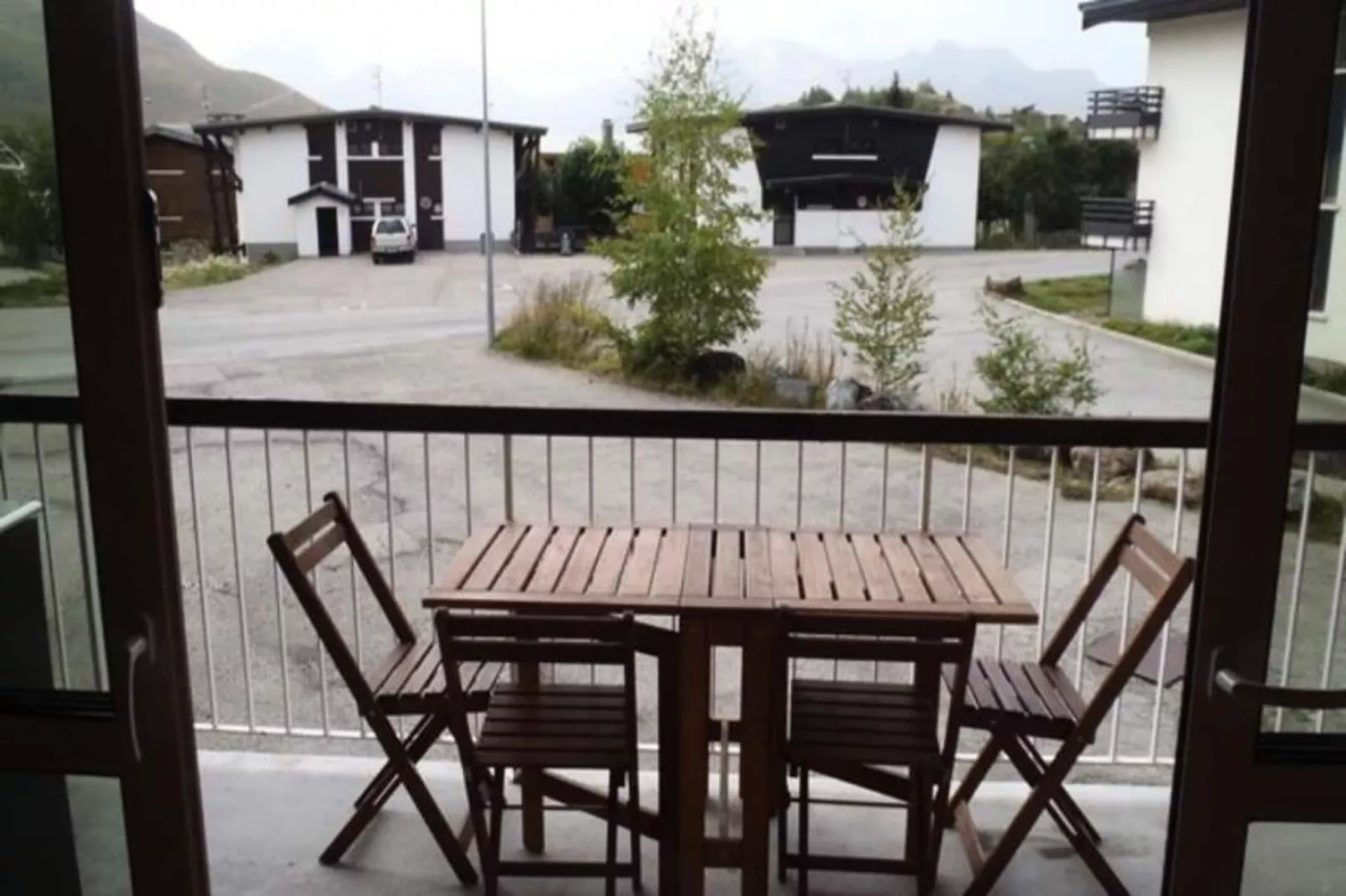 Résidence Choucas-Buitenkant zomer