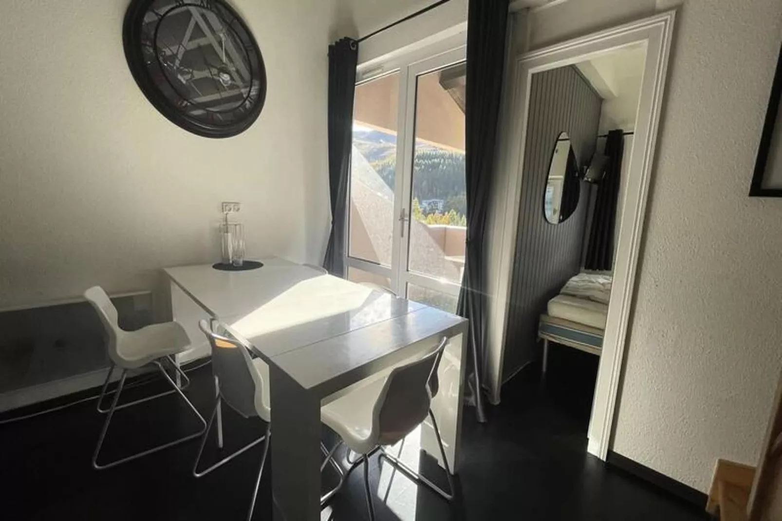 Résidence Arc En Ciel C-Eetkamer