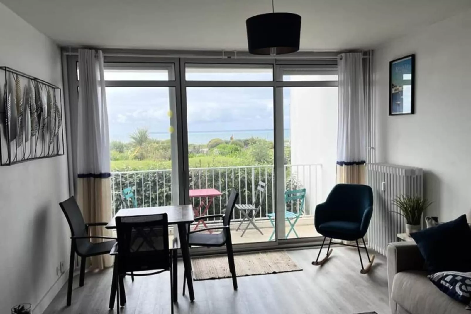 Résidence Vue Sur Les 3 &icirc;les Pr&ecirc;t De La  Thalasso-Woonkamer