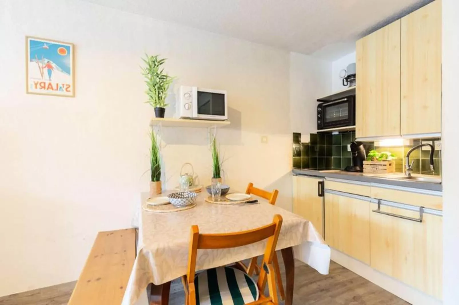 Résidence Aurette:neouvielle-Eetkamer