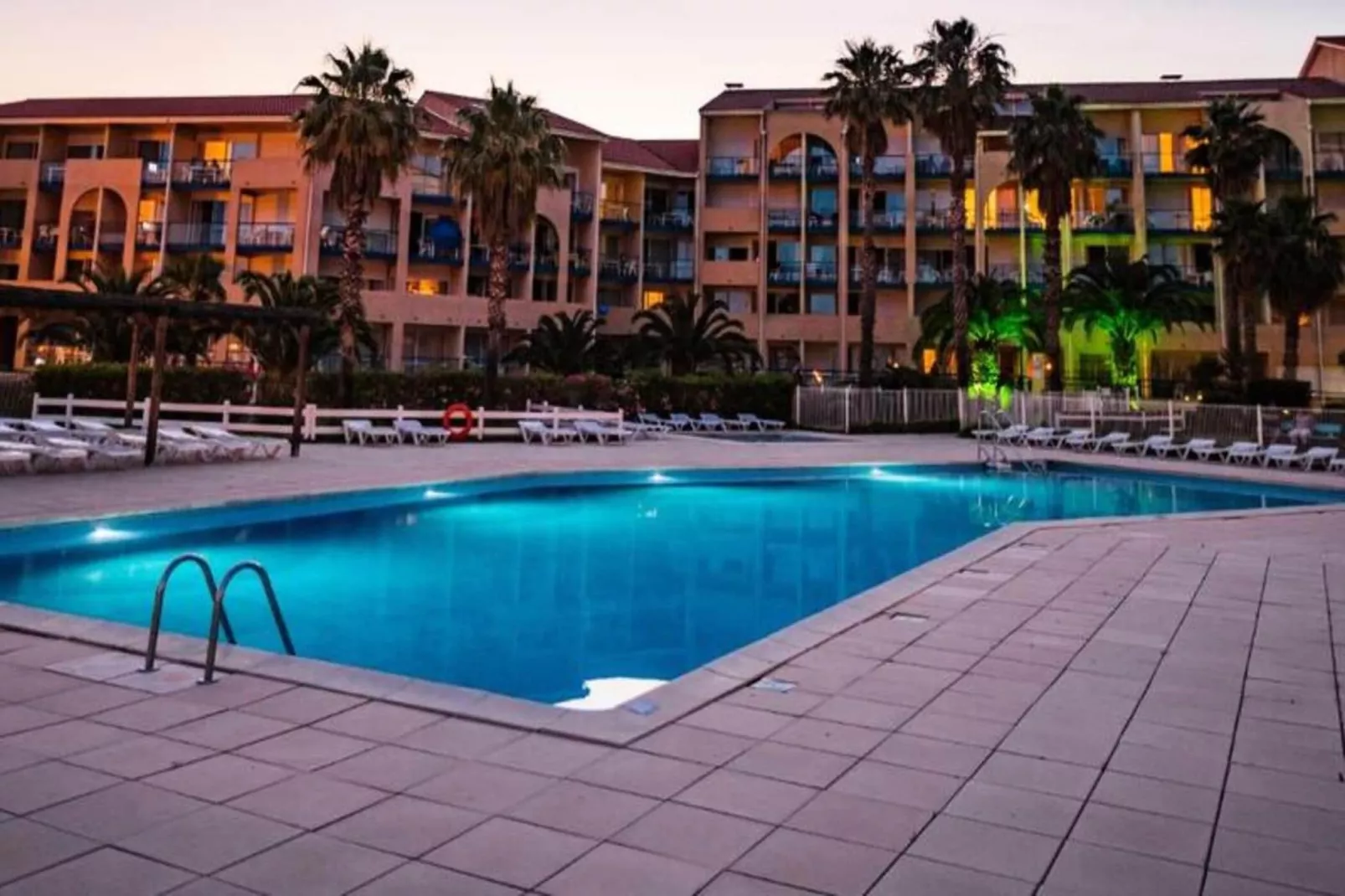 Résidence Mer & Golf Port Argelès***-Buitenkant zomer