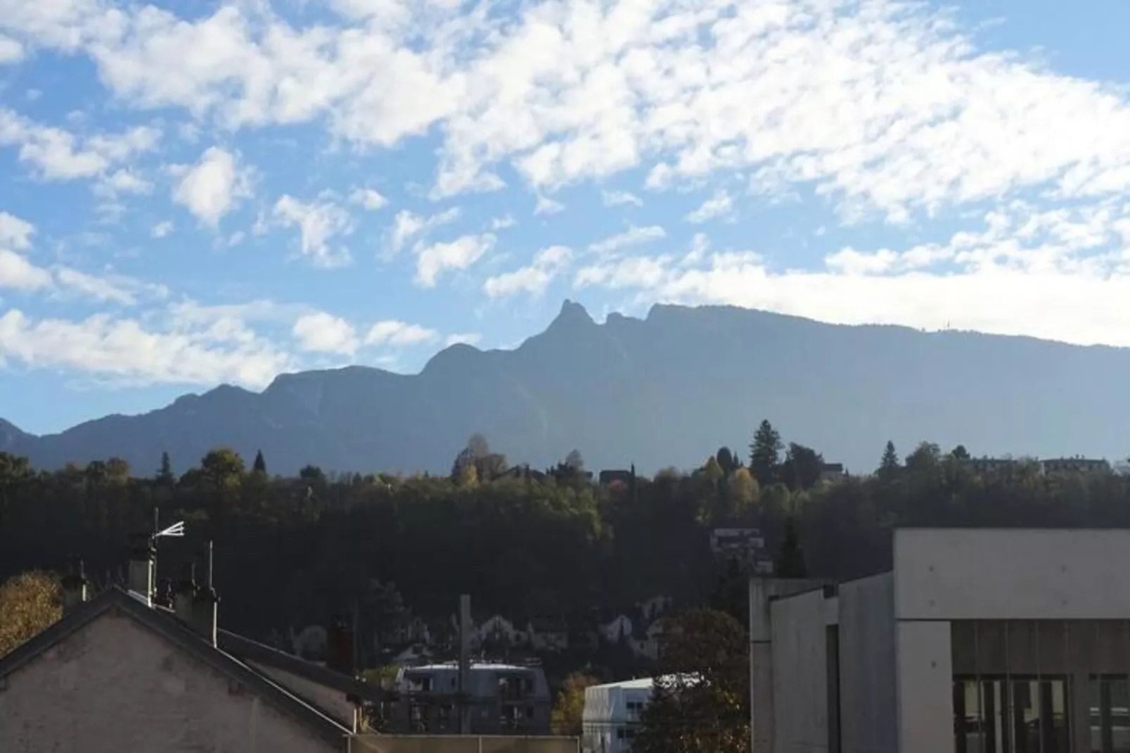 Résidence Le Comte Vert-Uitzicht zomer