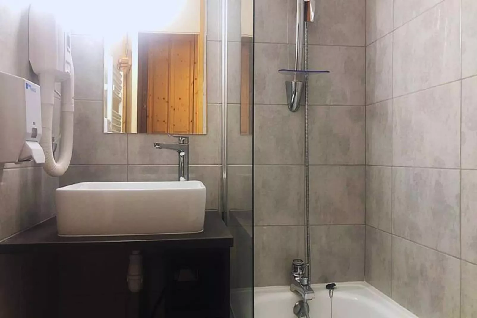 Résidence Riondet-Badkamer