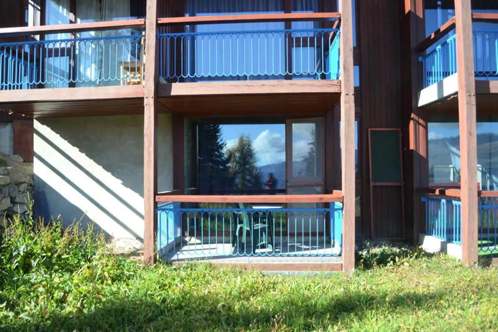 Résidence Bequi-rouge - Buitenkant zomer