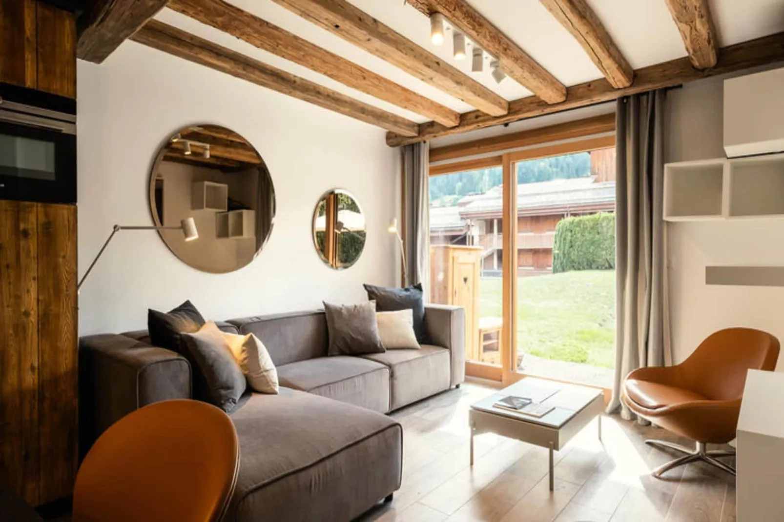 Residence Du Centre D-Buitenkant zomer