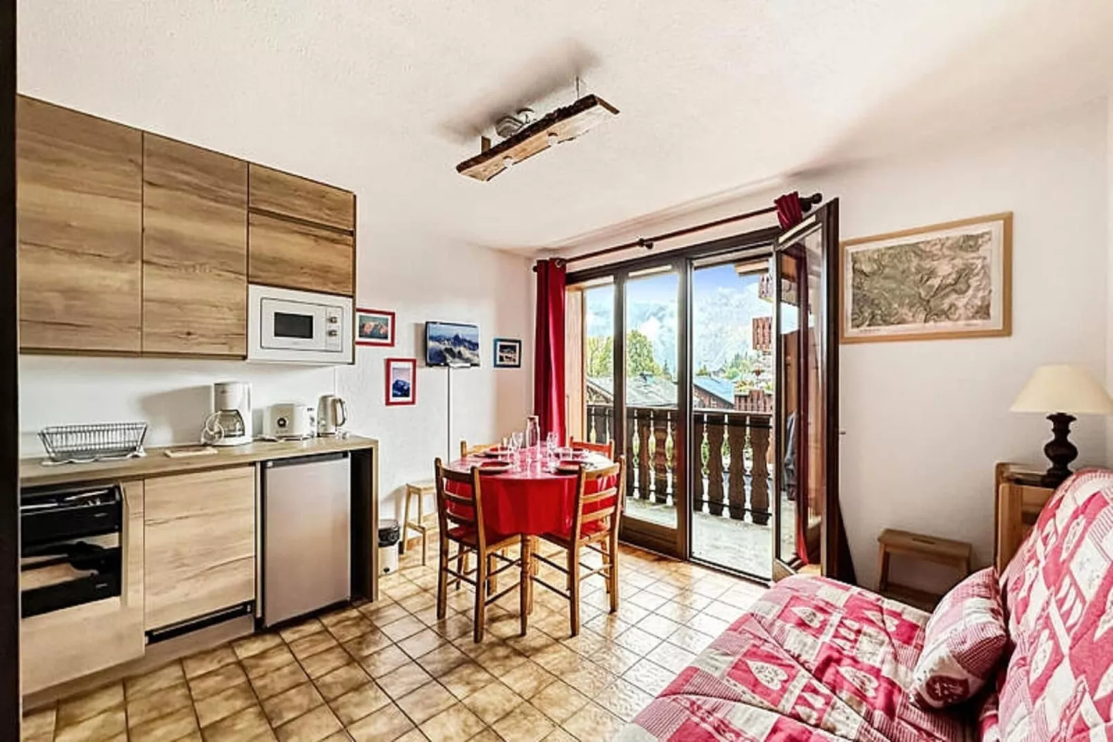 Studio à Les Carroz-d'Arâches-Eetkamer