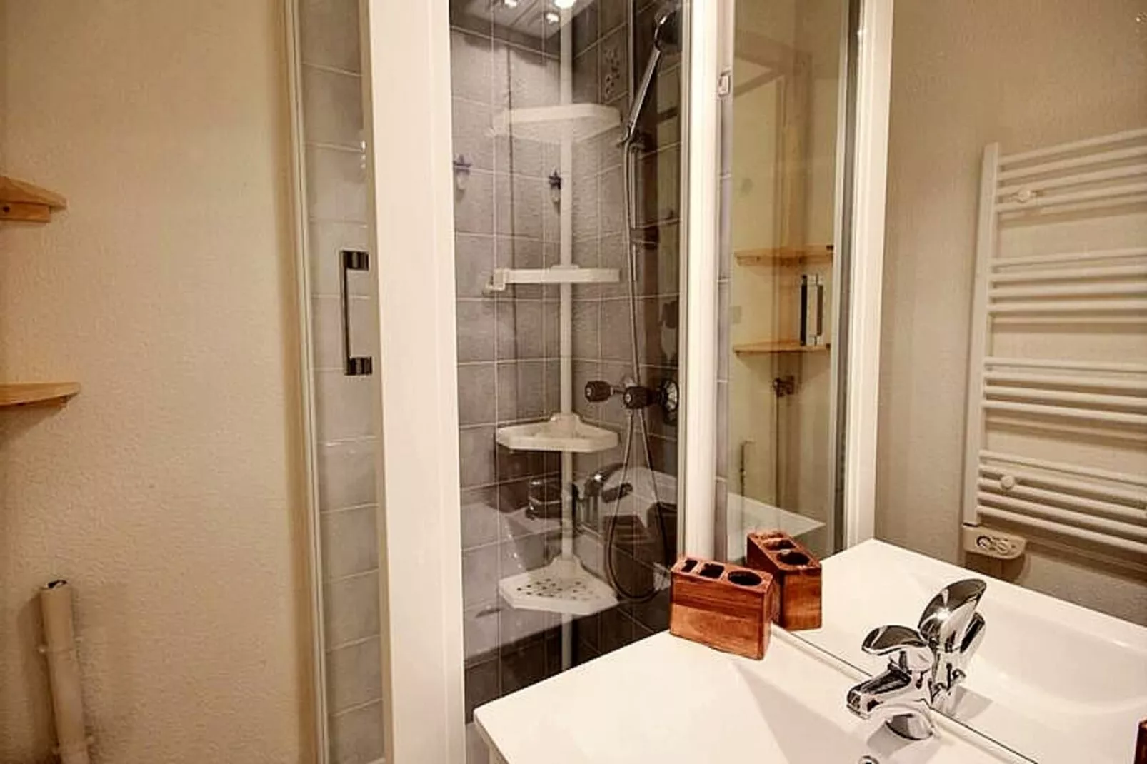 Studio à Saint Jean d'Aulps-Badkamer