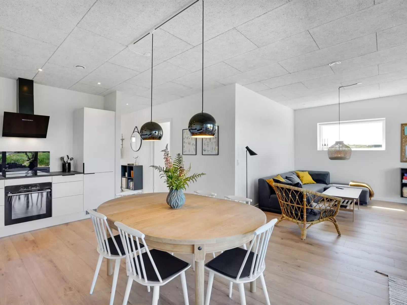 "Trpana" - 1.6km from the sea-Binnen