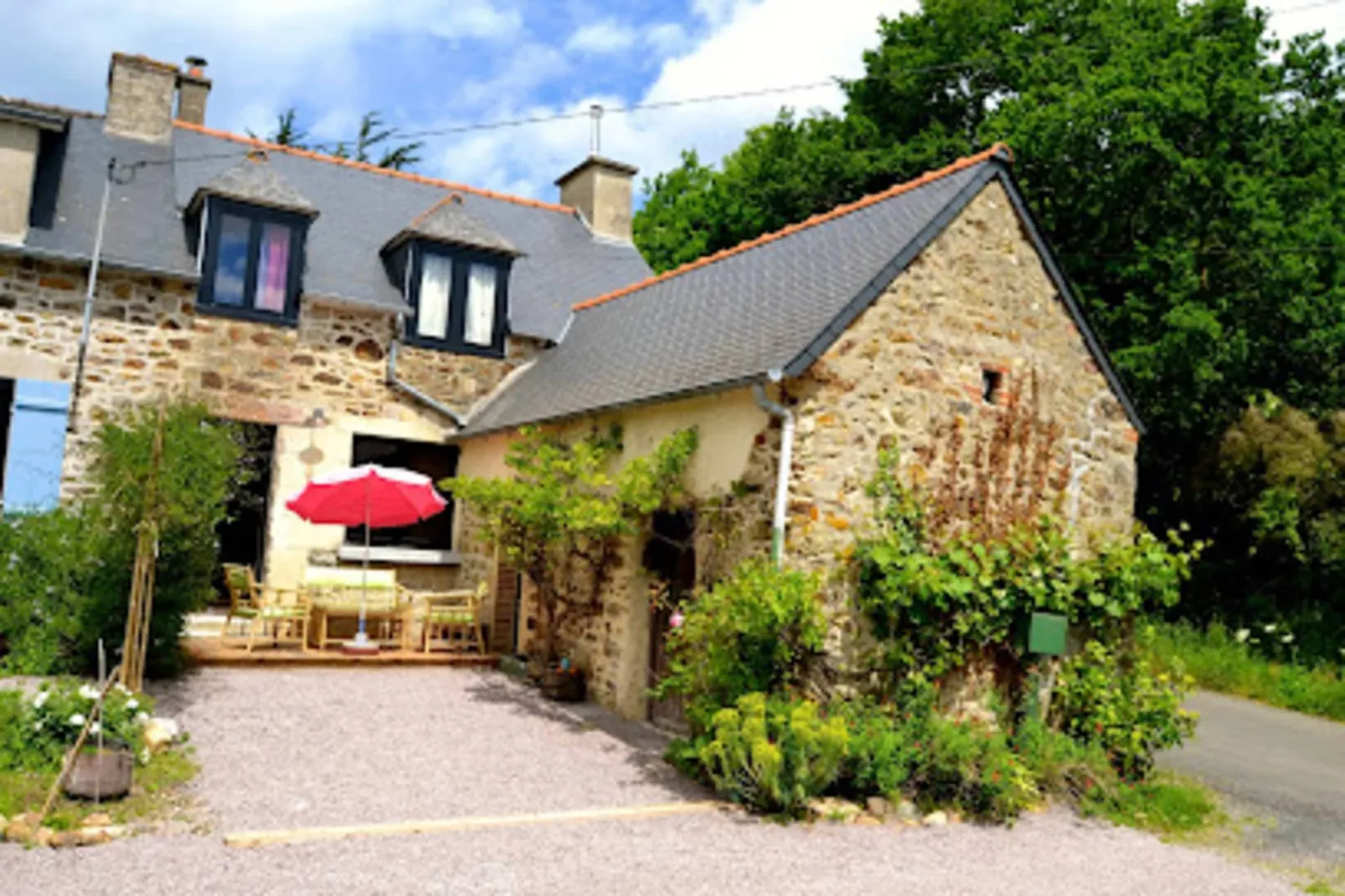 Résidence Maitre De Port-Buitenkant zomer