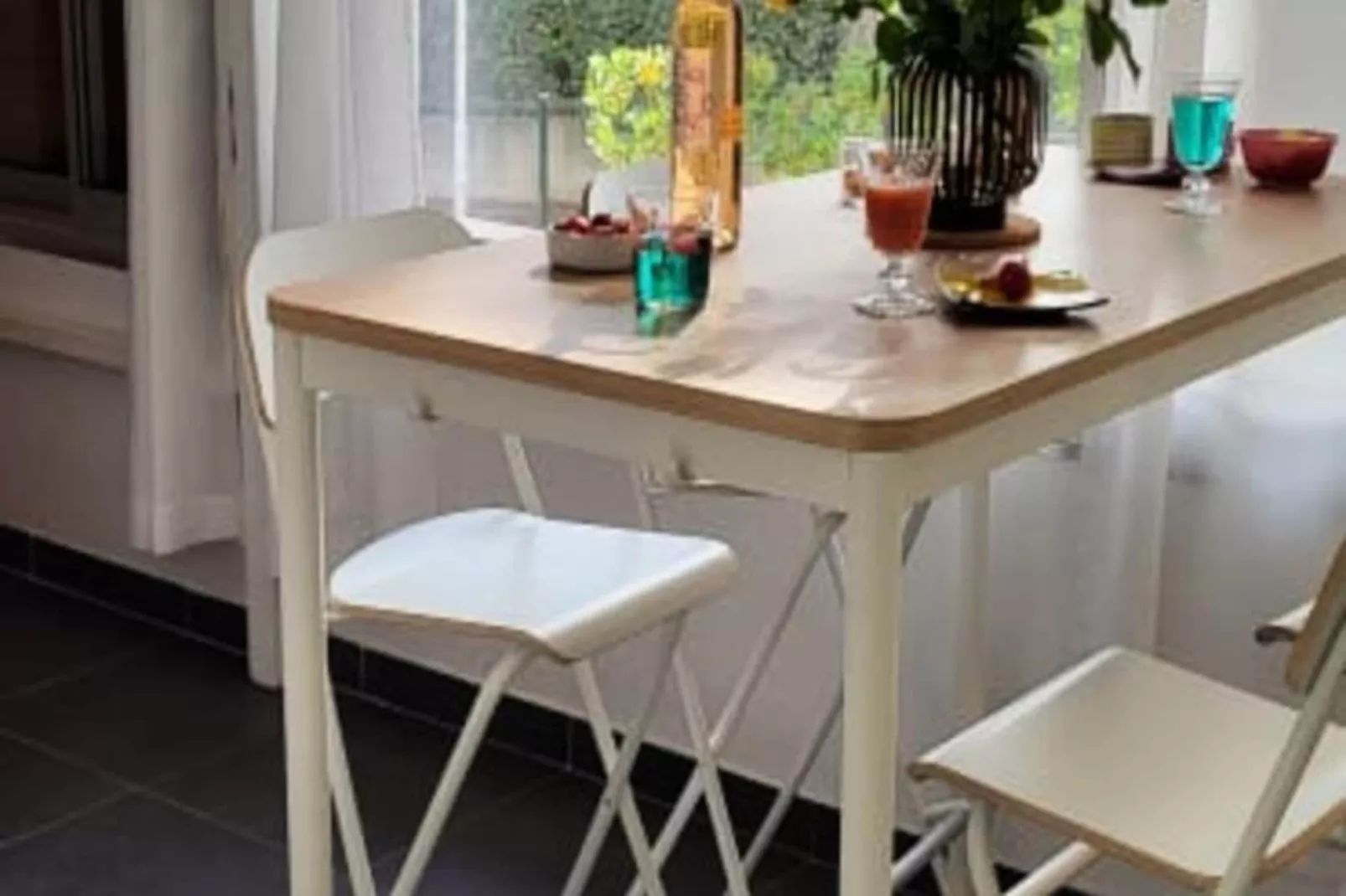 Résidence Une Escale En Bord De Plage Avec Piscine Et Jardins.-Image-tags.