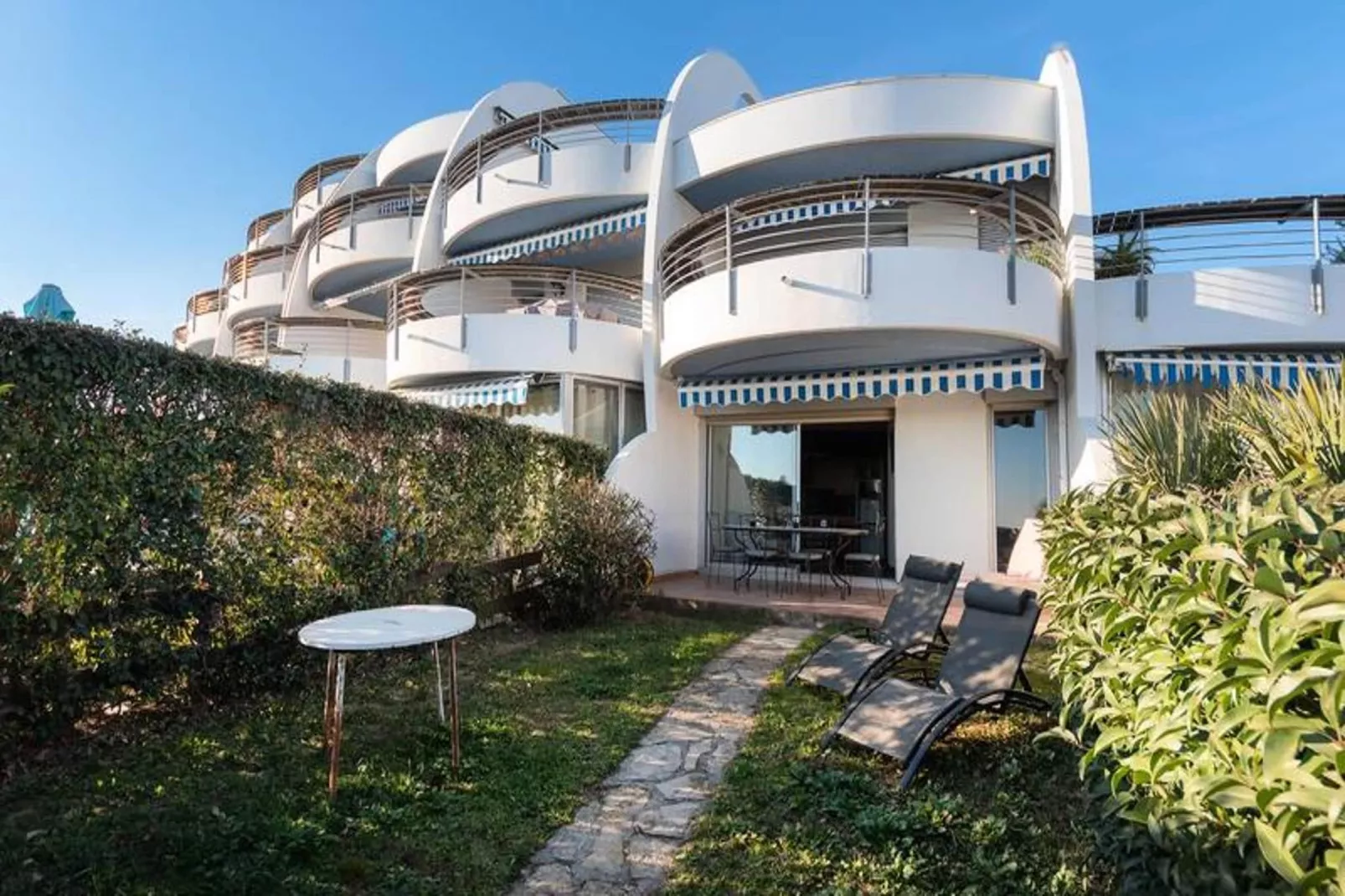 Résidence "le Grand Large"-Buitenkant zomer