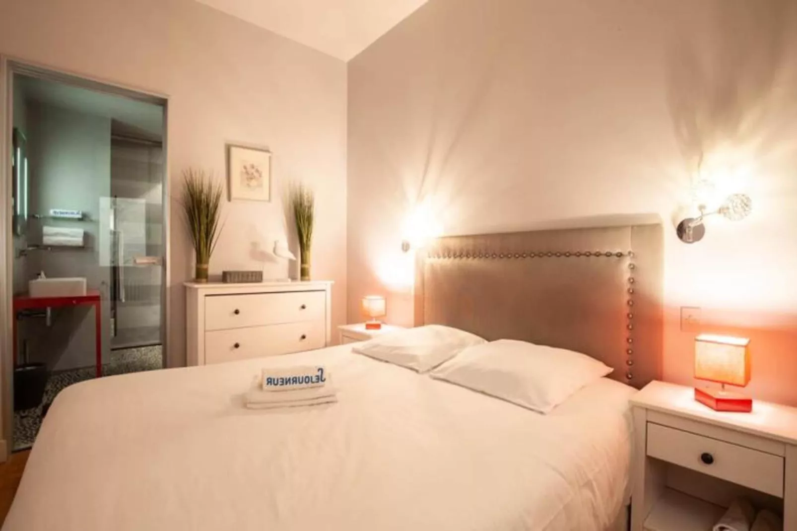 Superbe Appartement &agrave; La Belle Pierre Pour 4 Dans La Rue Des Antiquaires-Buitenkant zomer