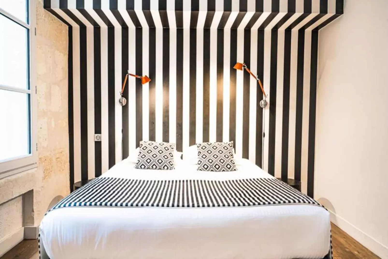 Magnifique Appartement 2 Chambres Avec Terrasse-Buitenkant zomer