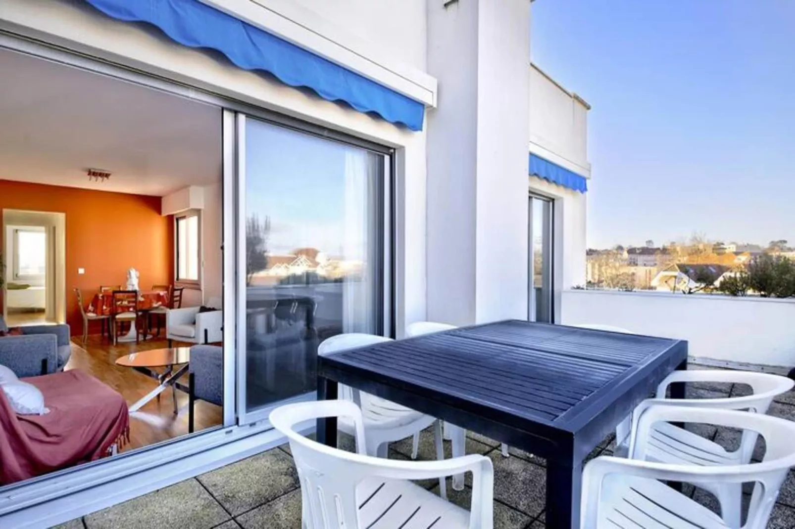 Résidence Les Perlières-Buitenkant zomer