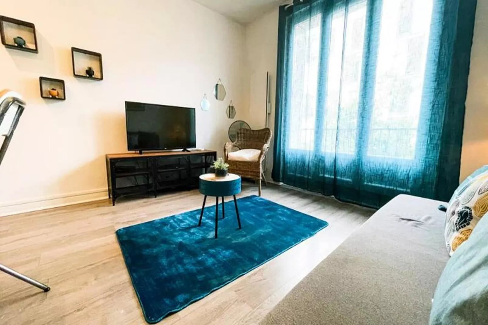 | Blue Lagoon 🩵| T3 6 Pax | Caserne De Bonne-Woonkamer