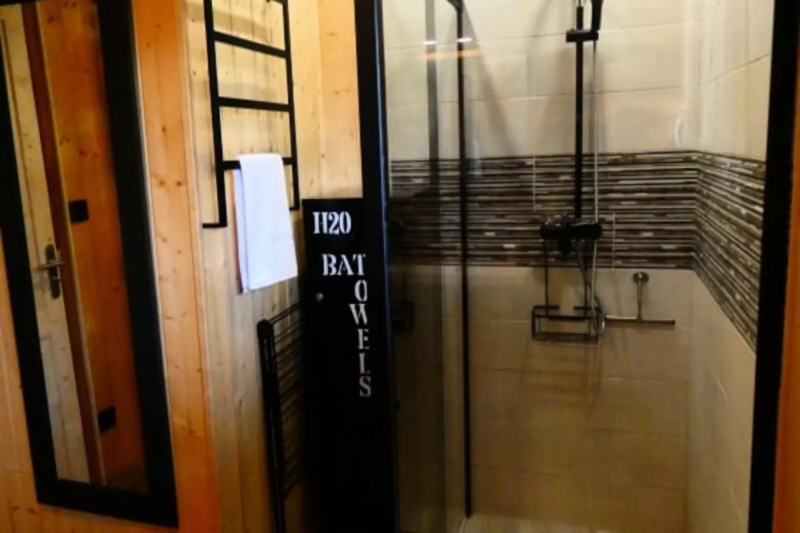 Seeblick Chalet Romantique Spa / Vue Lac-Image-tags.