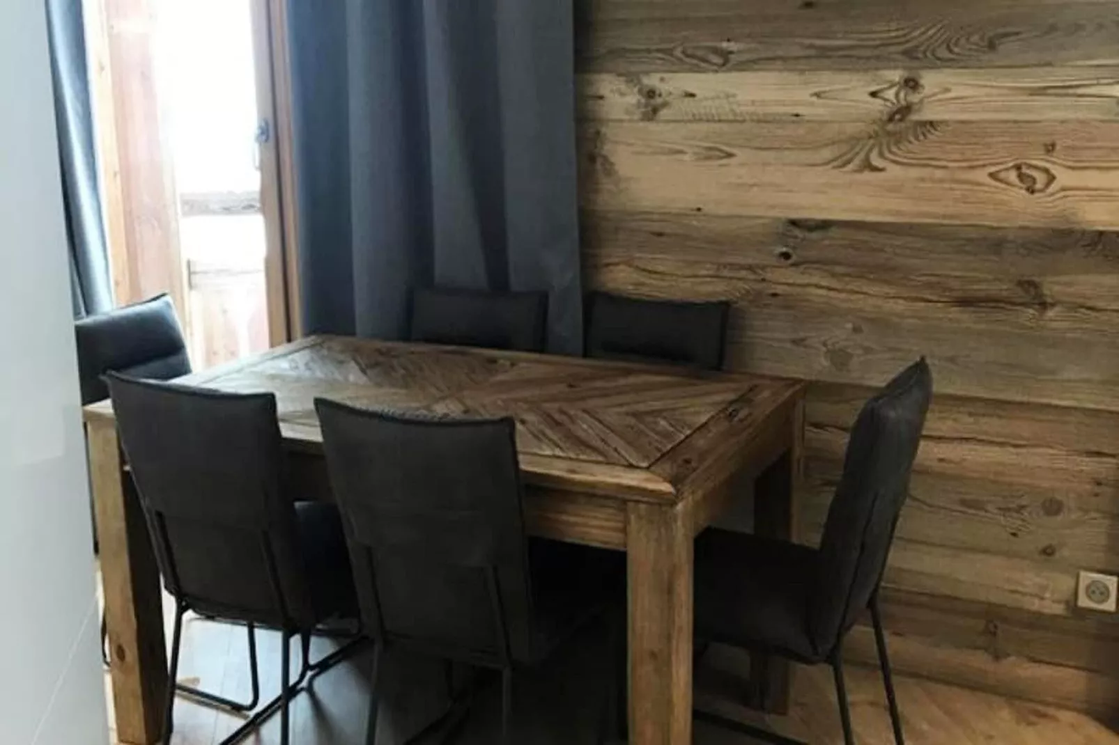 Résidence Taburle-Eetkamer