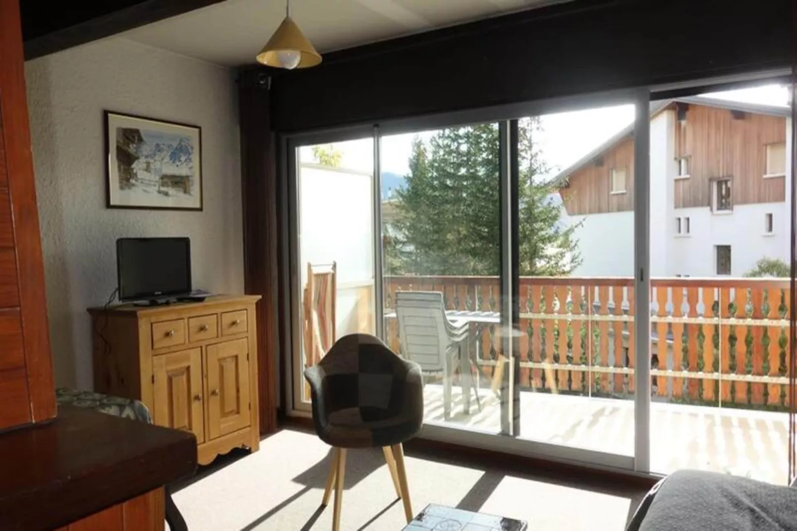 Résidence Obiou-Buitenkant zomer