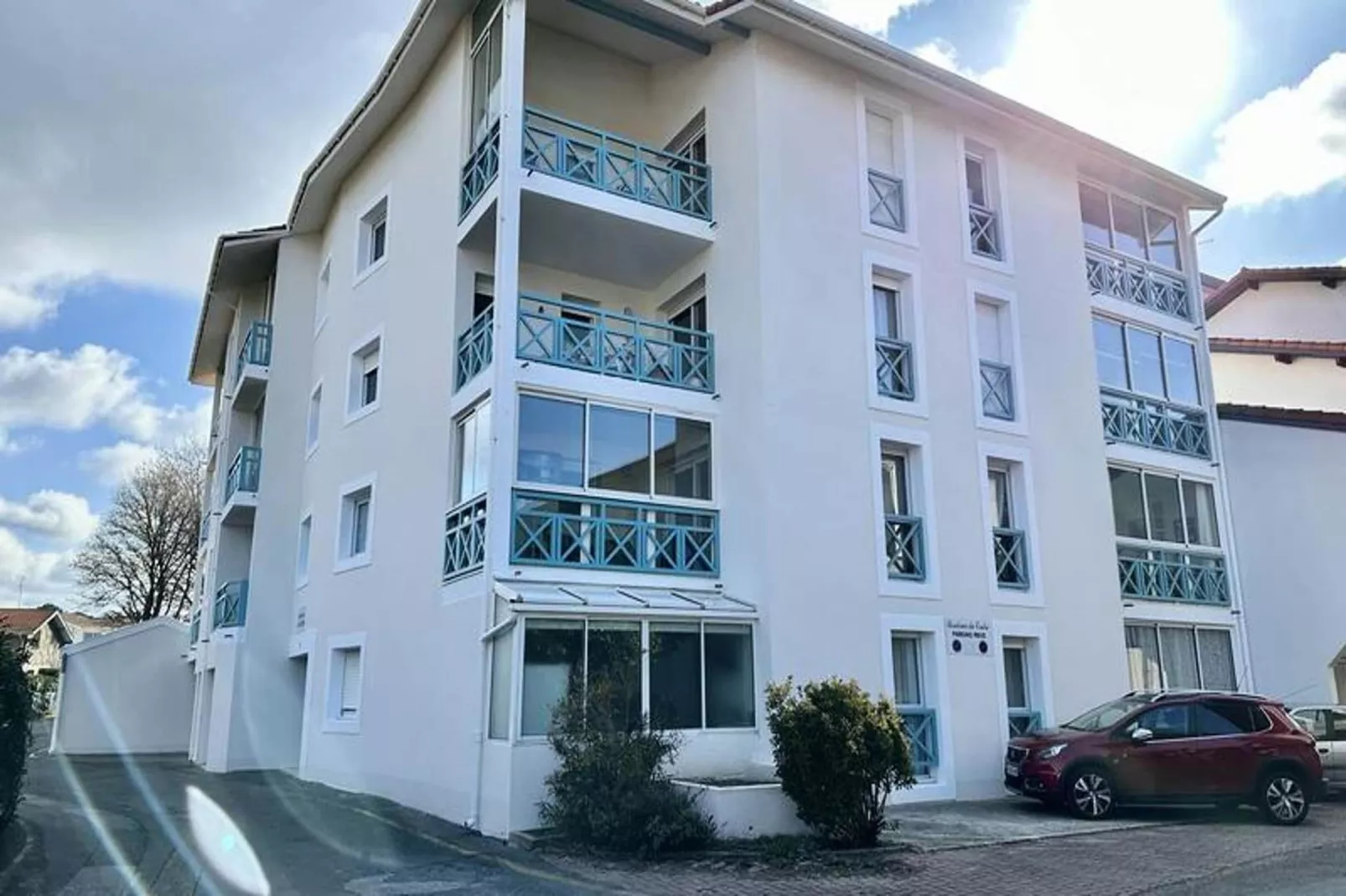 Résidence Du Centre-Buitenkant zomer