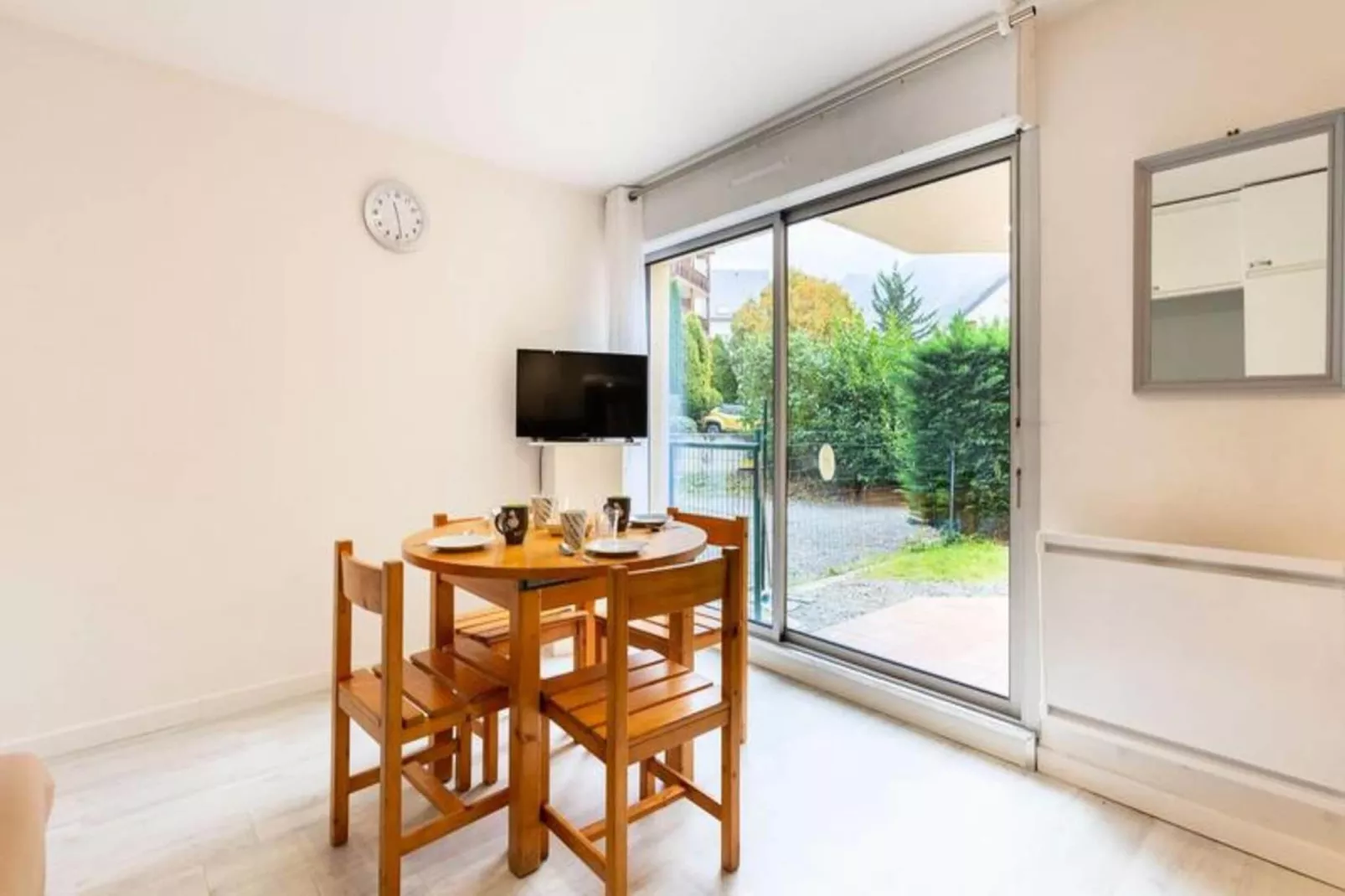 Résidence H.th.ii:bat.6-Eetkamer