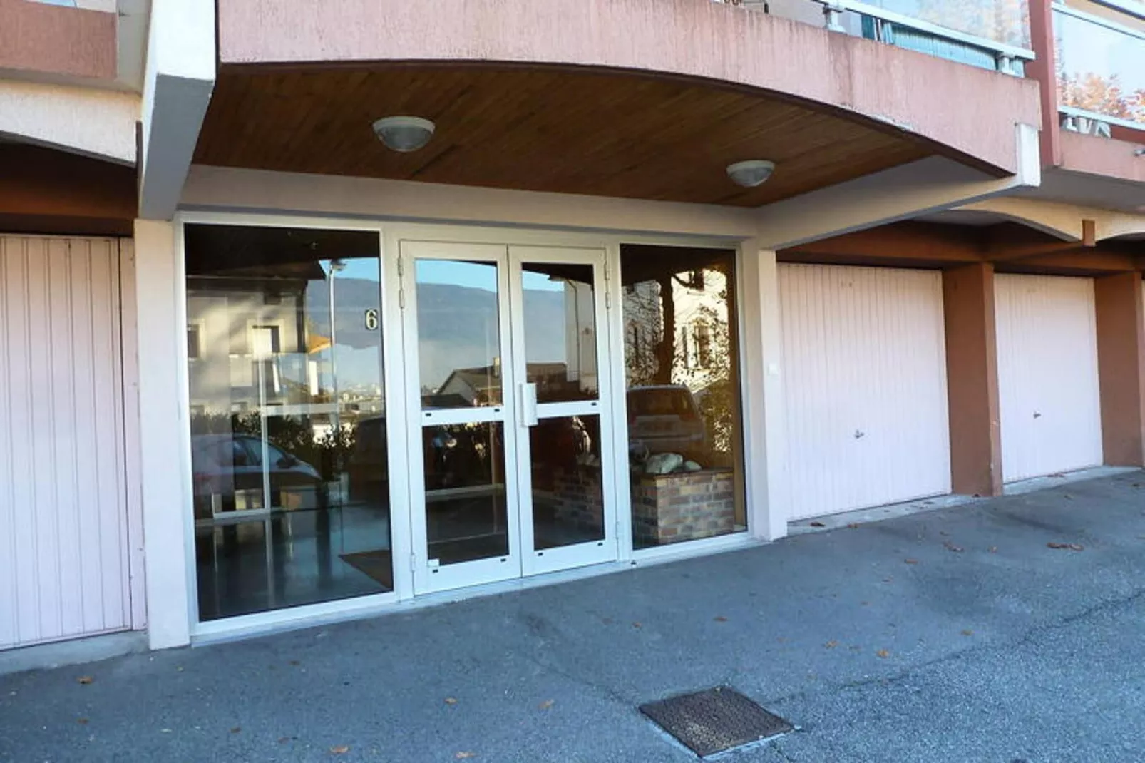 Résidence Le Saint Charles A-Buitenkant zomer