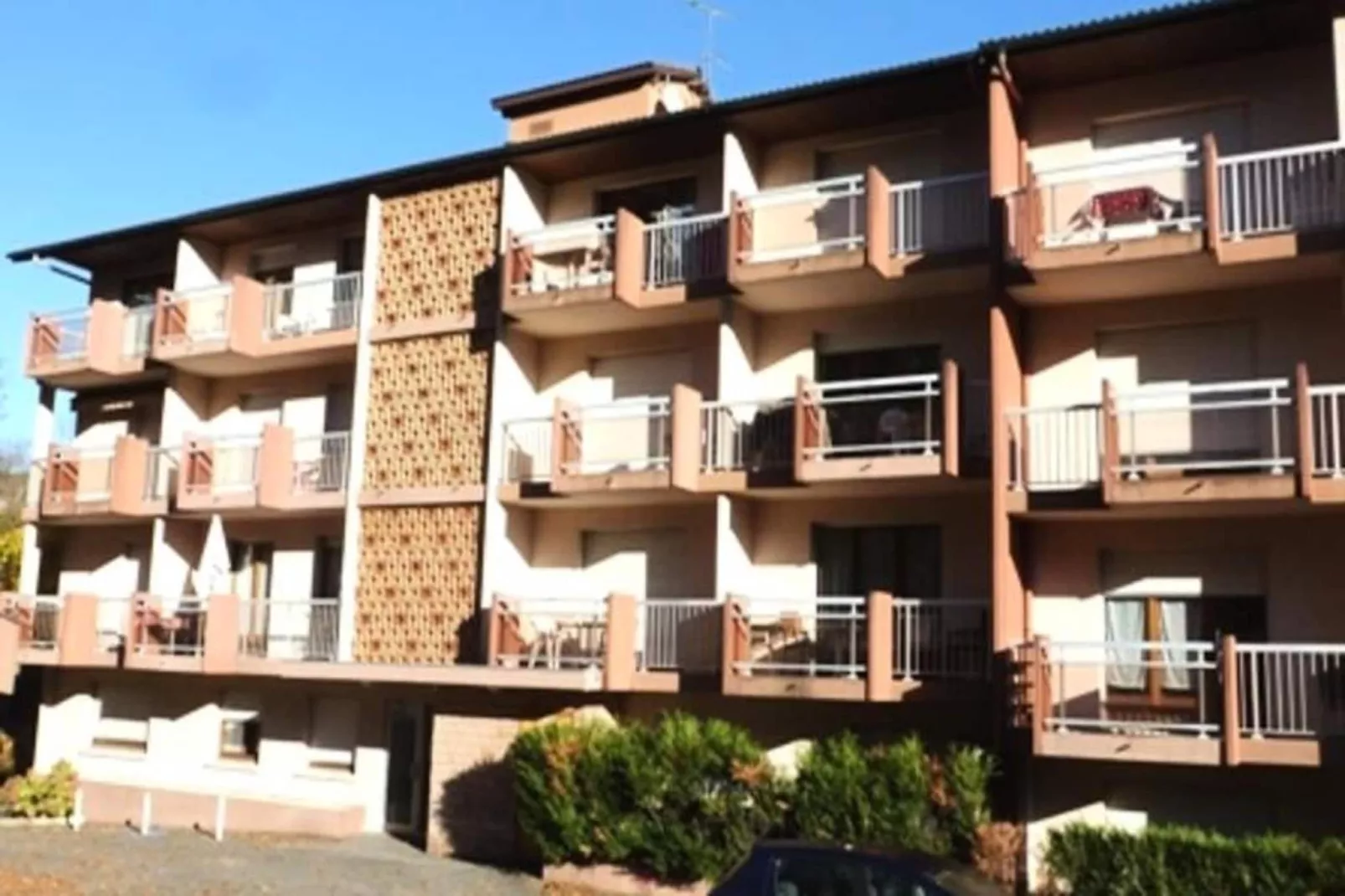 Résidence Le Saint Charles A-Buitenkant zomer