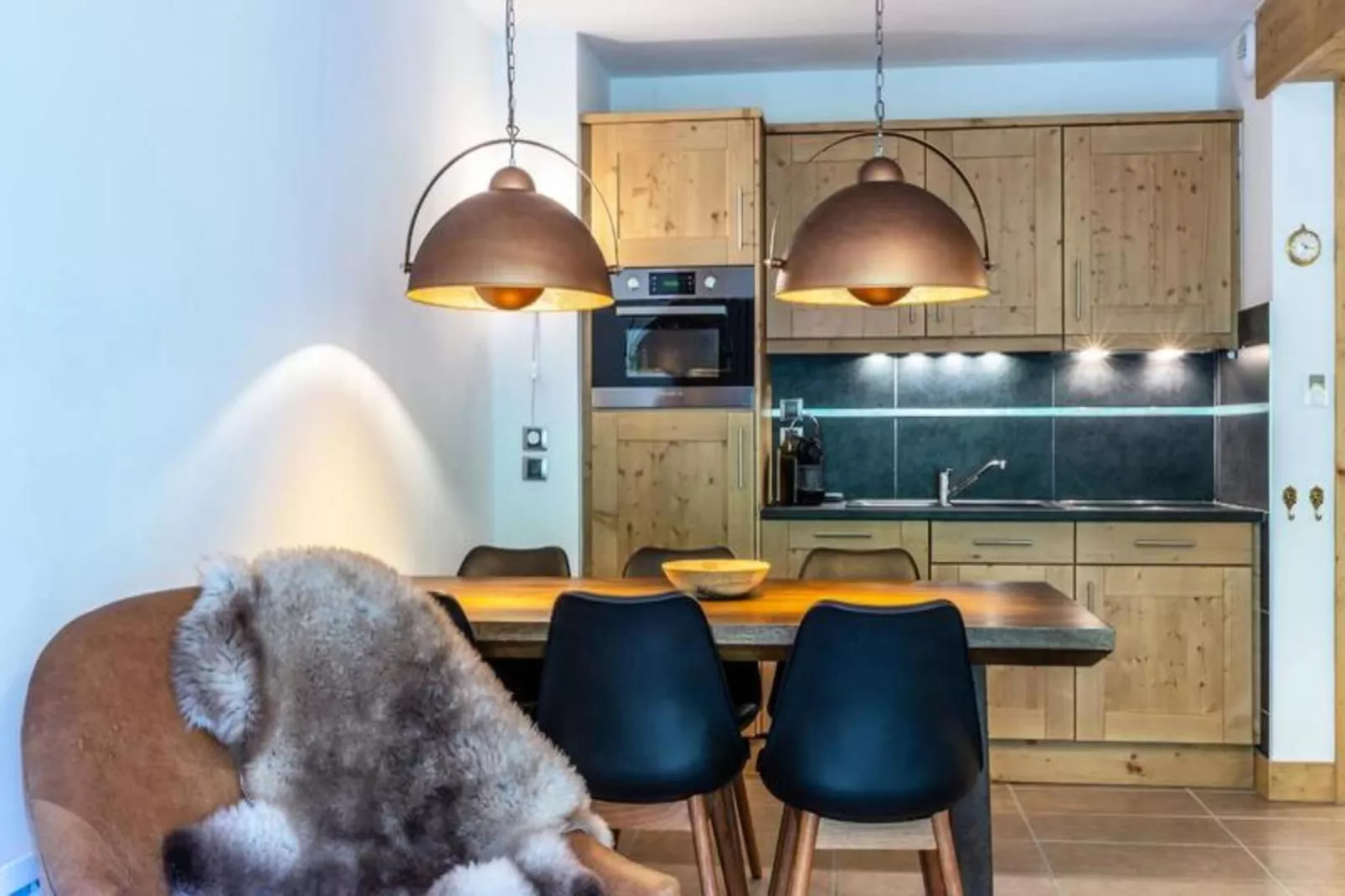 Résidence La Grange Aux Fees-Eetkamer