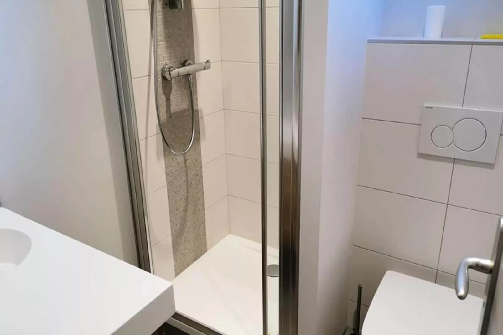 Résidence Lauziere Dessous-Badkamer