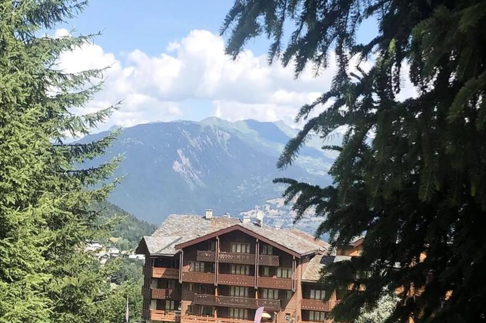 Résidence Valeriane-Uitzicht zomer