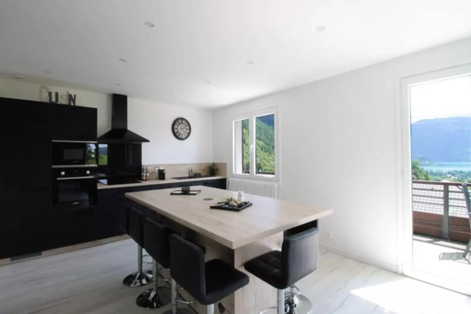 Confortable Chalet - Vue Sur Le Lac D&rsquo;aiguebelette-Image-tags.