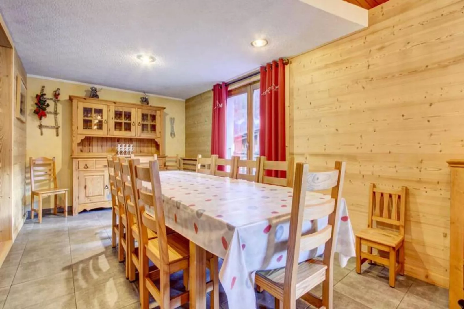 Résidence L'outo-Buitenkant zomer