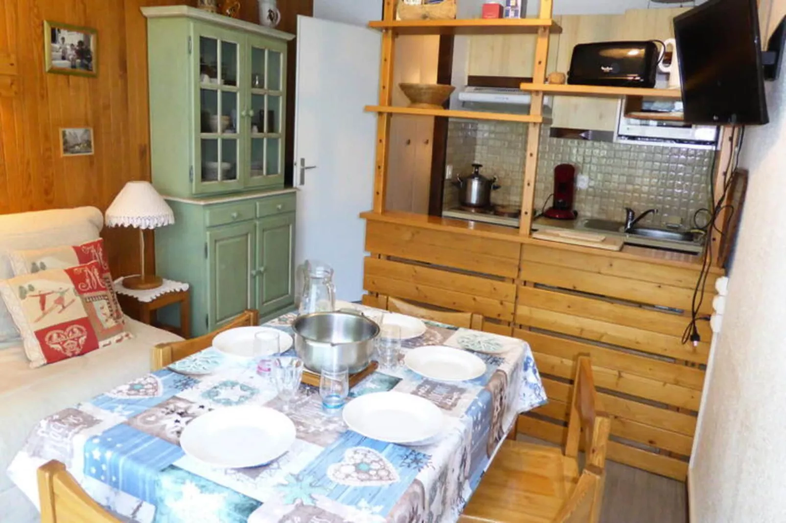 Résidence Le Brulaz-Buitenkant zomer