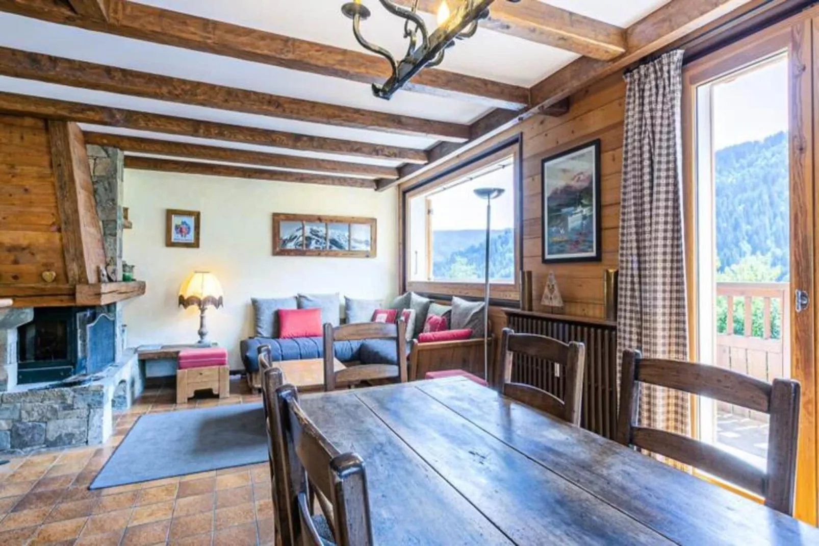 Résidence La Berraz-Eetkamer