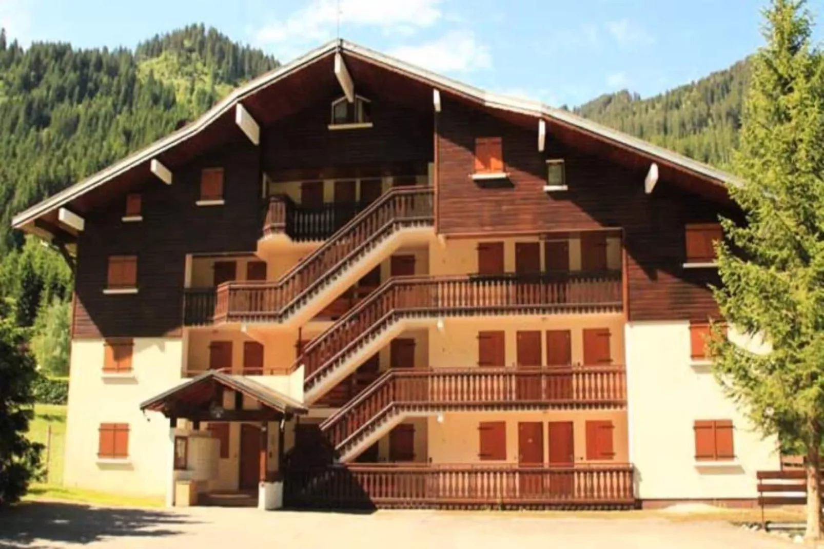 Résidence Le Mermy-Buitenkant zomer