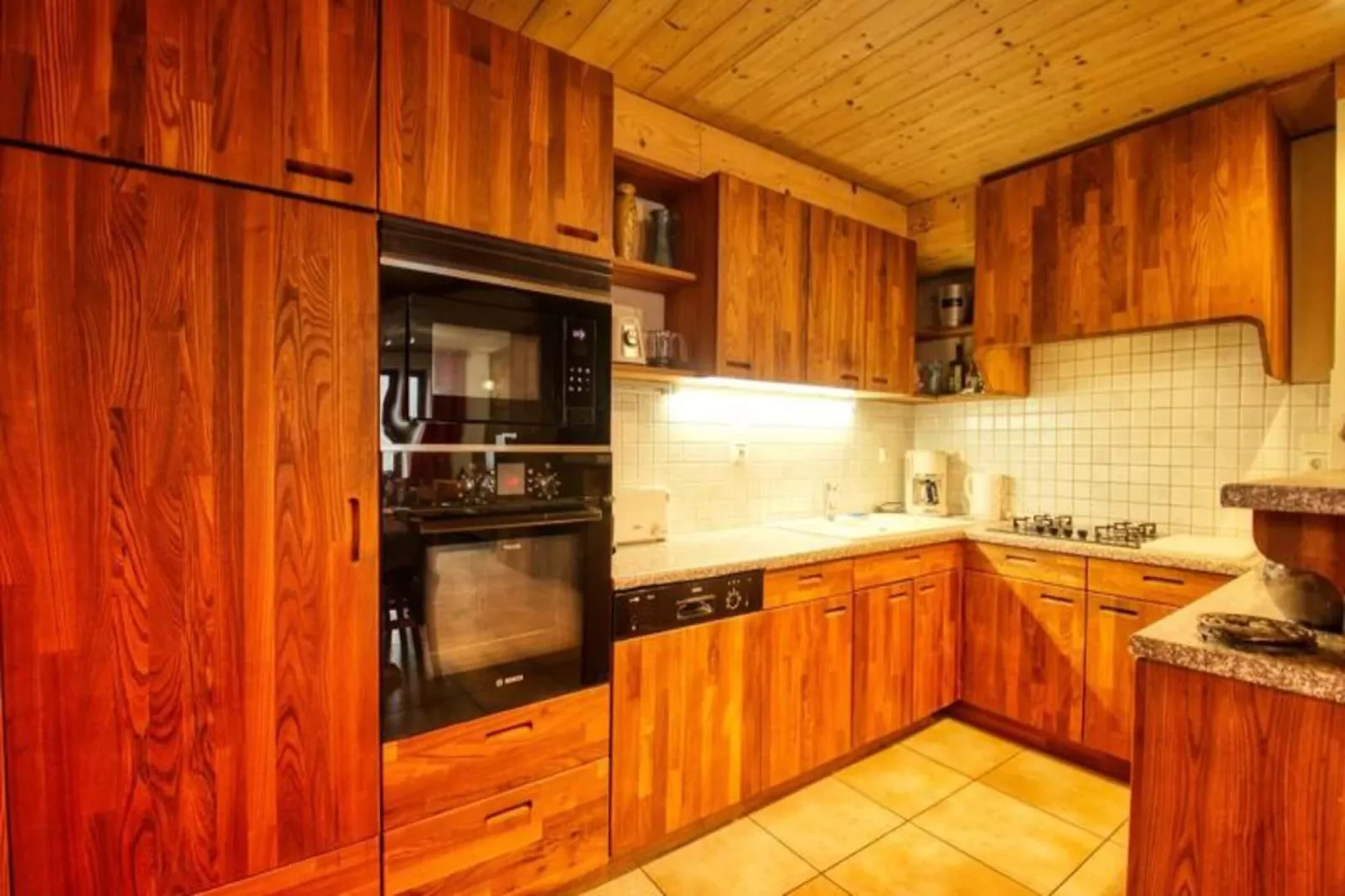 Résidence Le Laquis-Buitenkant zomer