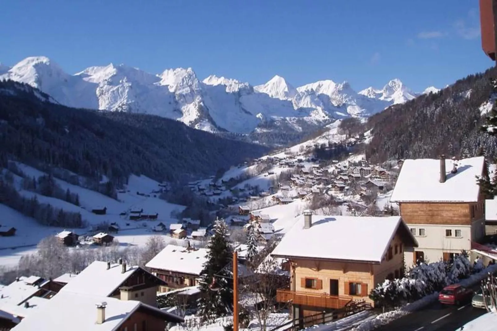 Résidence Valerianne-Buitenkant zomer