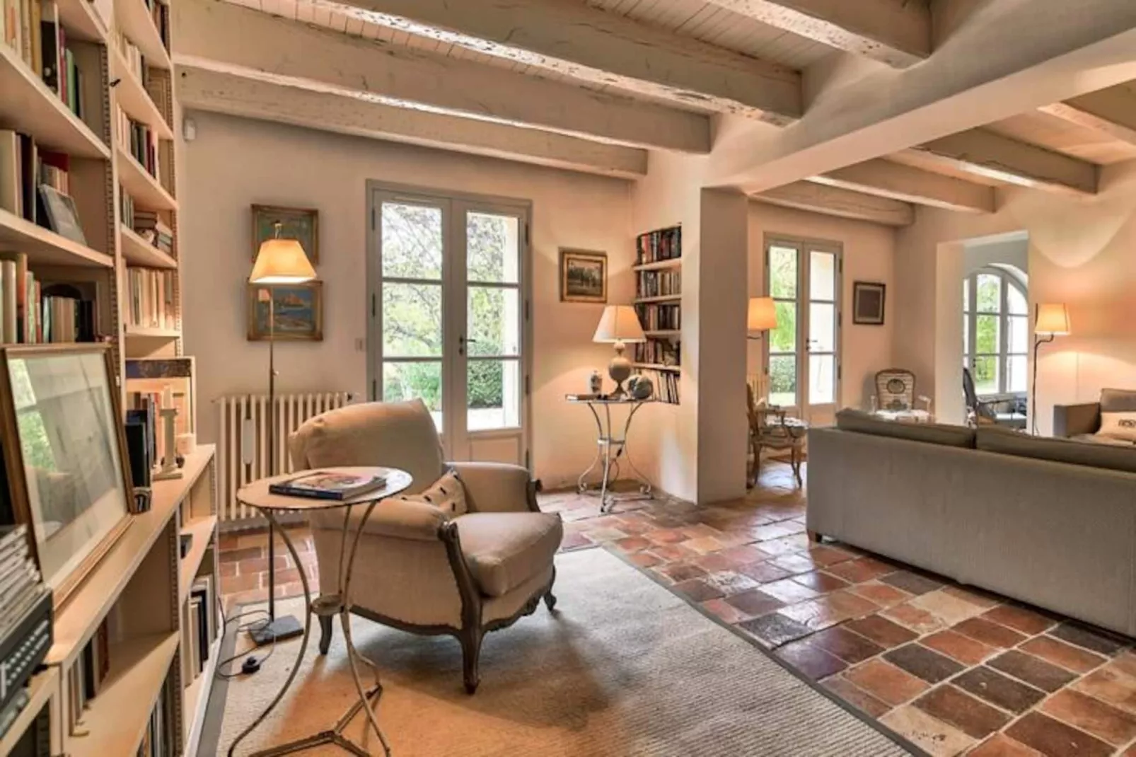 "le Mas Des Oliviers: Esprit Proven&ccedil;al Authentique"-Image-tags.