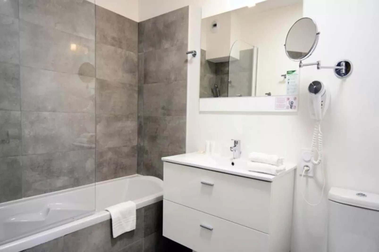 Appart'hôtel Odalys Colombélie-Badkamer