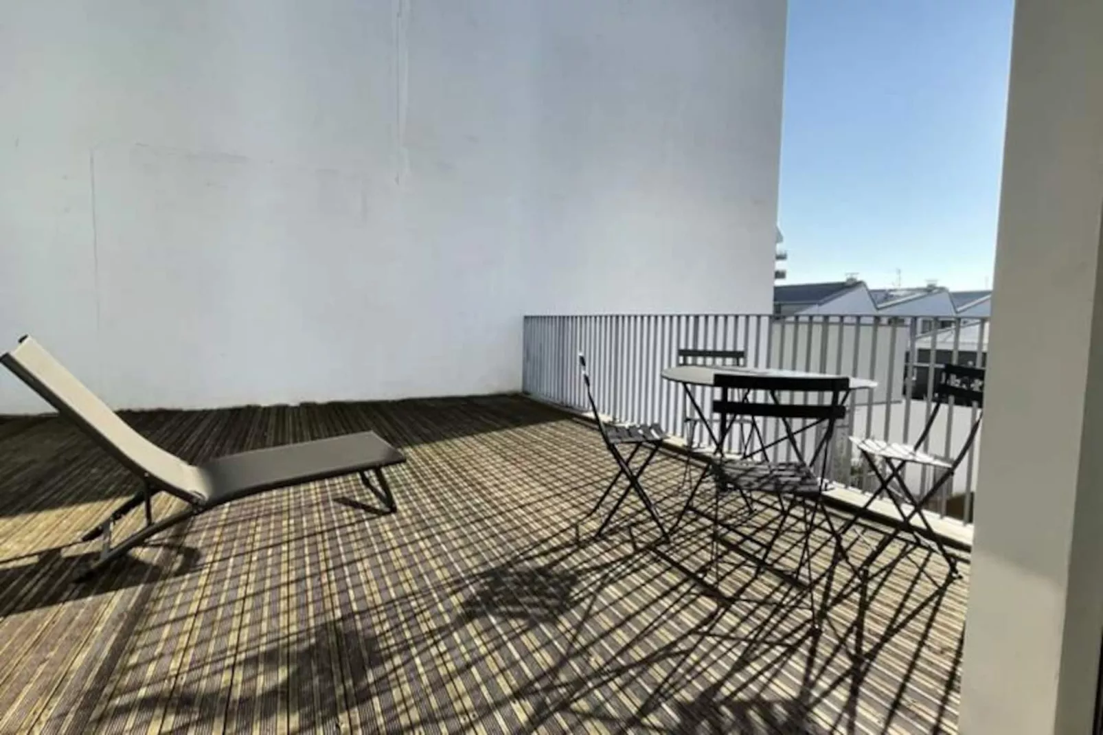 Spacieux Appartement Remarquablement Lumineux Avec Parking &agrave; La Cit&eacute; Du Vin-Image-tags.