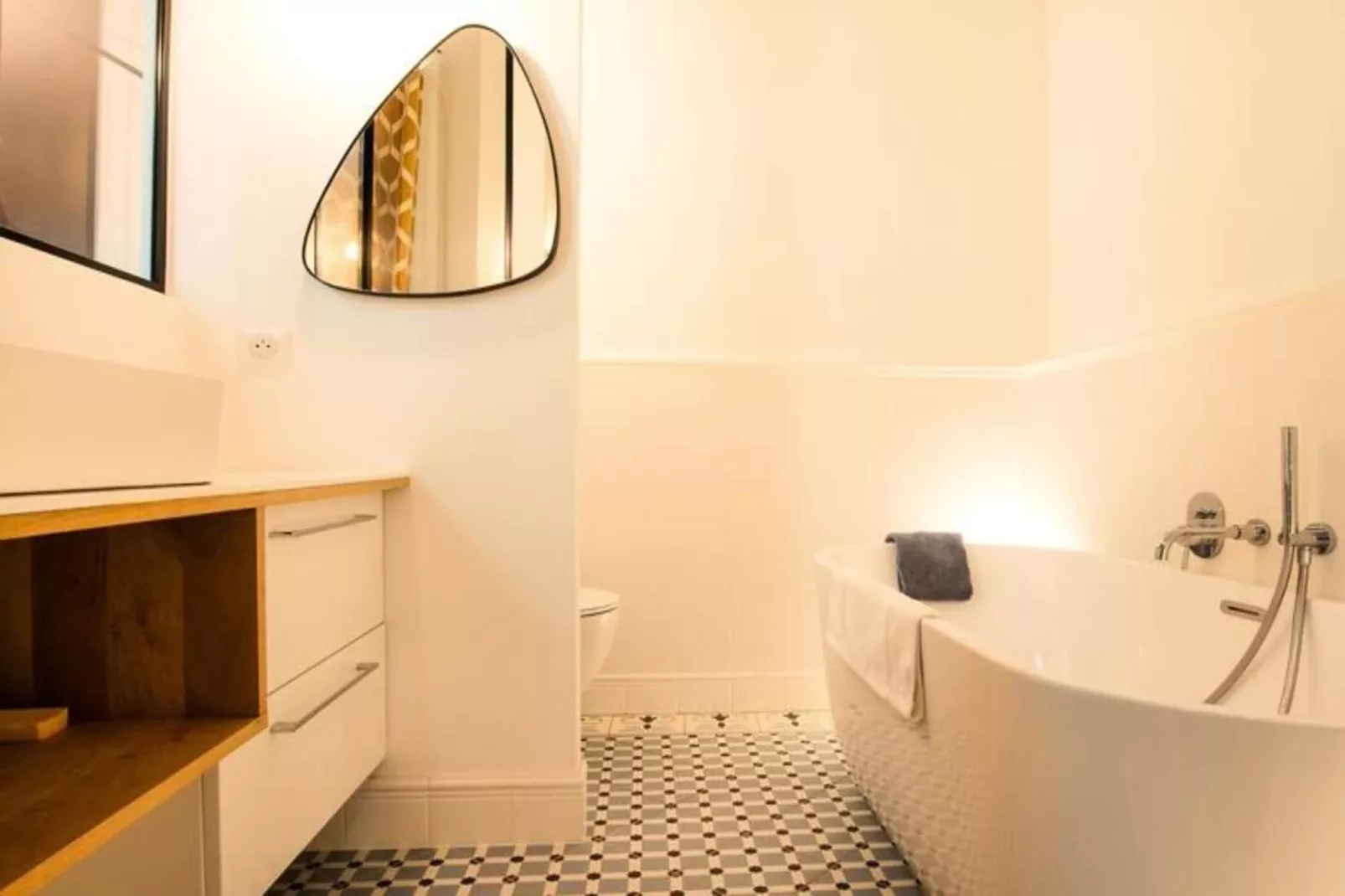 Appartement De Haut Standing Pour 6 Situ&eacute; Au Coeur Du Centre Historique-Badkamer