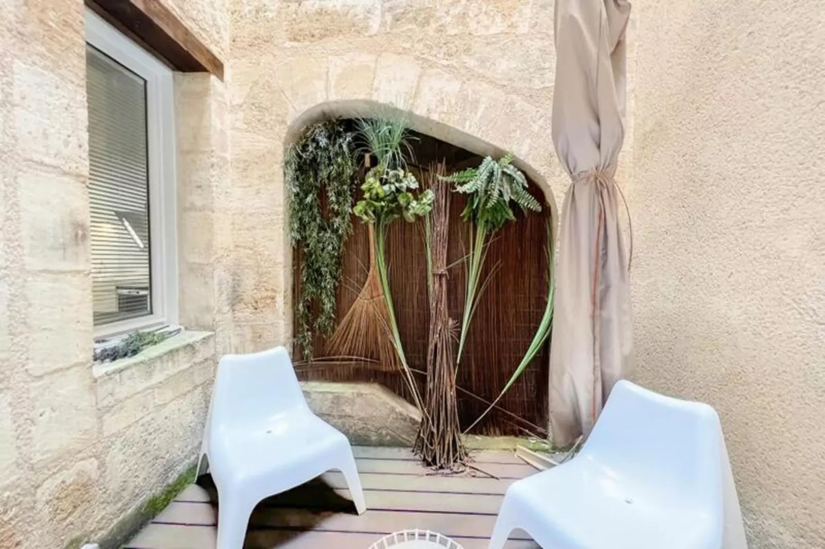 Appartement De Haut Standing Authentique Situ&eacute; Au Coeur Du Triangle D'or-Buitenkant zomer