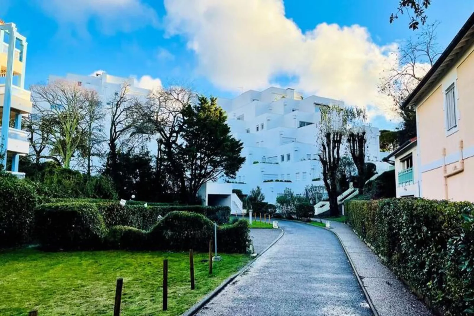 Résidence Les Perlières-Buitenkant zomer